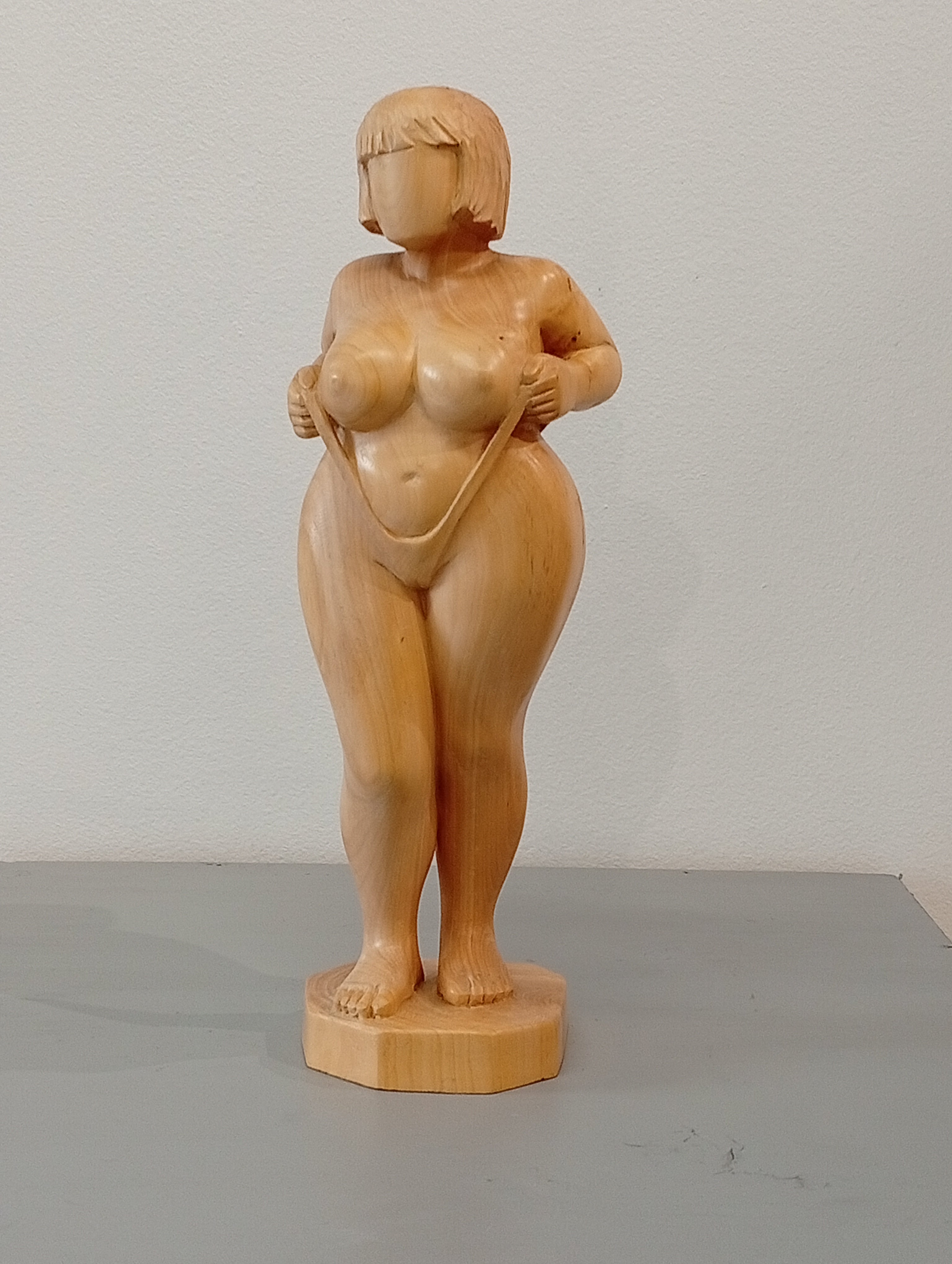 MADAME STRING