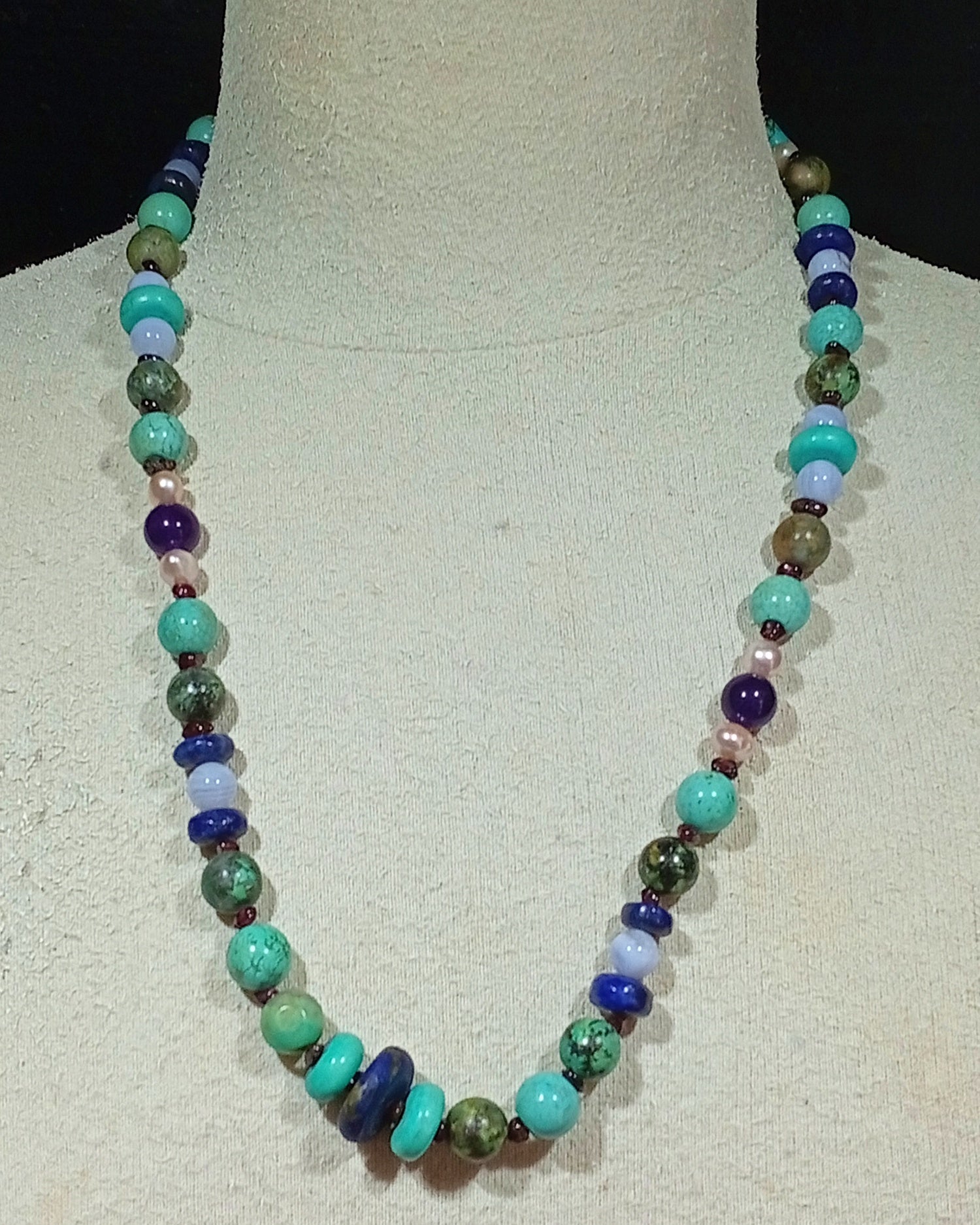 COLLIER PACIFIQUE